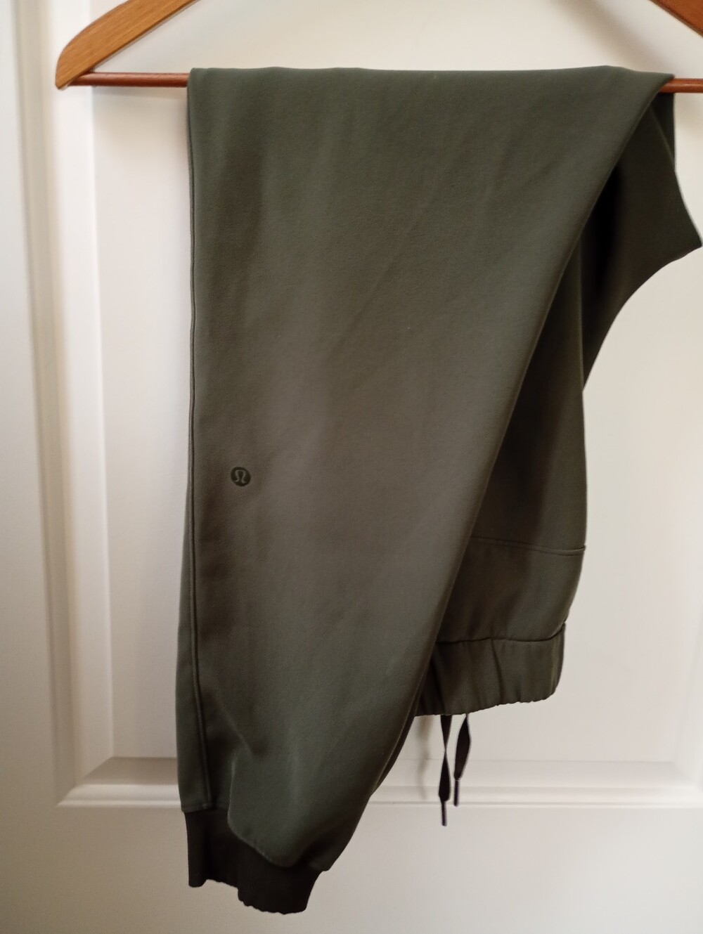 lululemon athletica | Women's Olive Green Softstream Jogger | 6